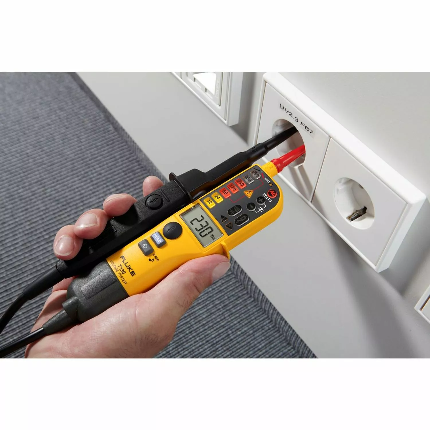 Fluke T130 Tweepolige Spannings- En Doorbeltester Met LCD Scherm - Ohm-meting - Schakelbare Belasting - AC/DC 690V thumbnail 3