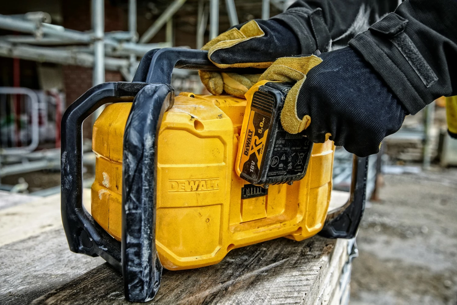 DeWALT DCR029-QW 18V Li-ion XR Accu DAB+ Bouwradio Met Oplaadfunctie - Werkt Op Netstroom&Accu thumbnail 3
