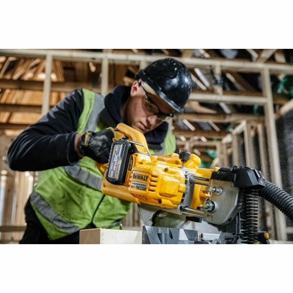 DeWALT DCS777N 54V XR FlexVolt Li-Ion Accu Afkort- En Verstekzaagmachine Body - 216 X 30mm - Koolborstelloos - Detailed view of the product