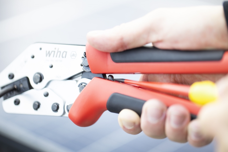 Wiha 45796 Krimpgereedschap Voor MC4 Connectoren - Detailed view of the product