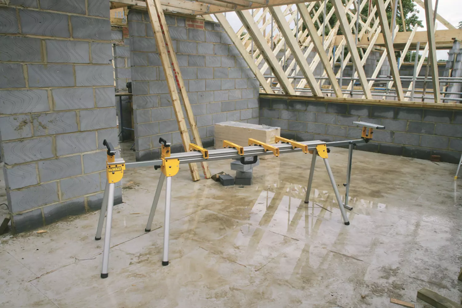 DeWALT DE7023 Universeel Onderstel Voor Afkort- En Verstekzagen thumbnail 3