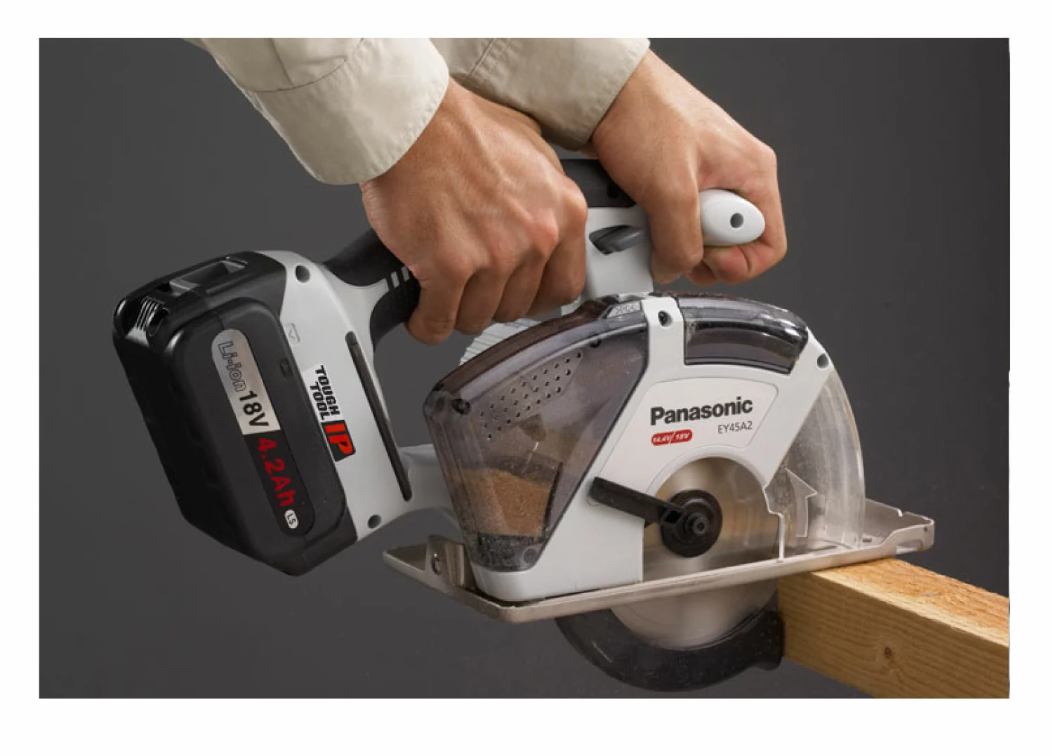 Panasonic EY45A2 XM 14.4V / 18V Li-Ion Accu Cirkelzaag Body - 135mm - Metaal thumbnail 3