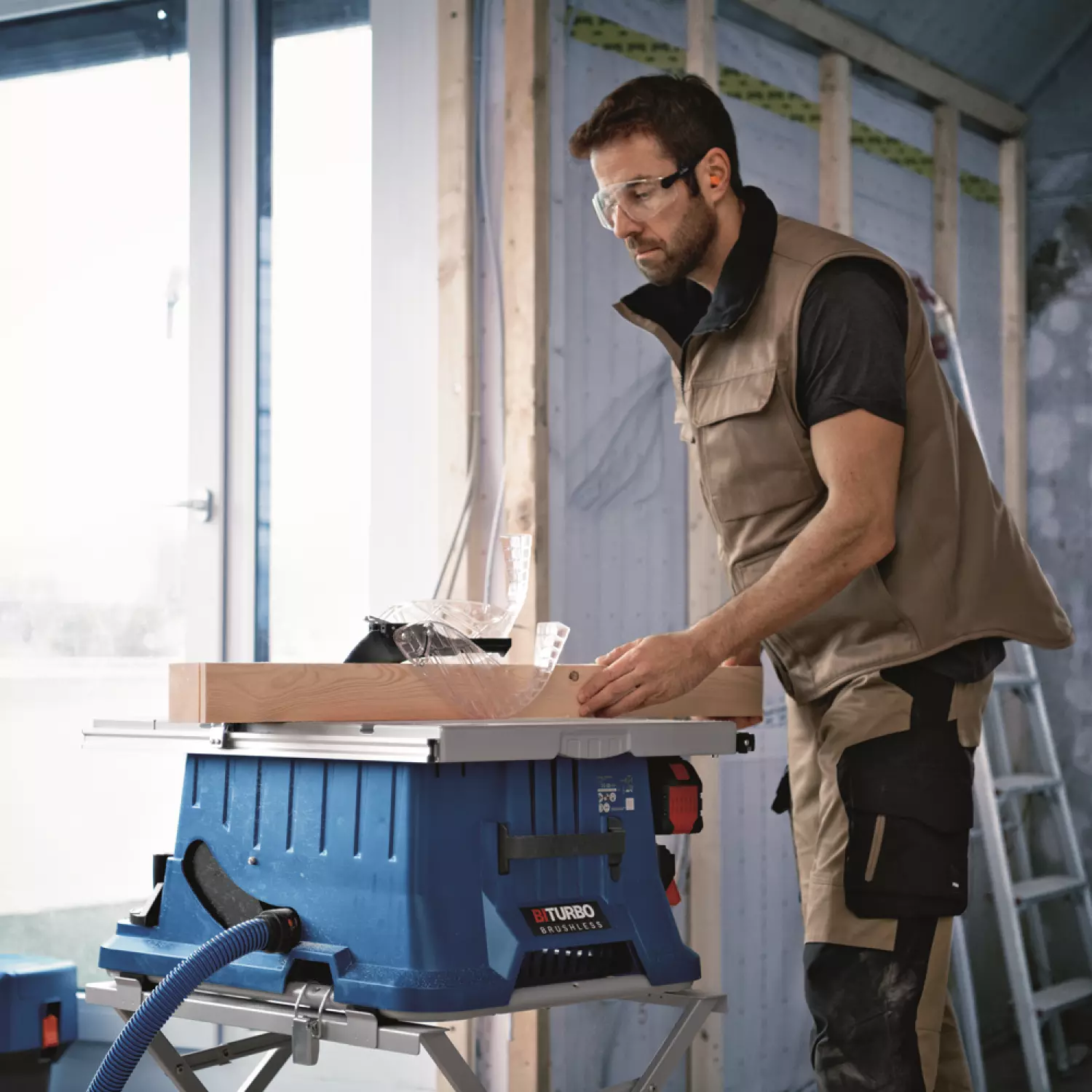 Bosch GTS 18V-216 18V Li-Ion Accu BiTurbo Tafelcirkelzaag - 216mm - Koolborstelloos thumbnail 3