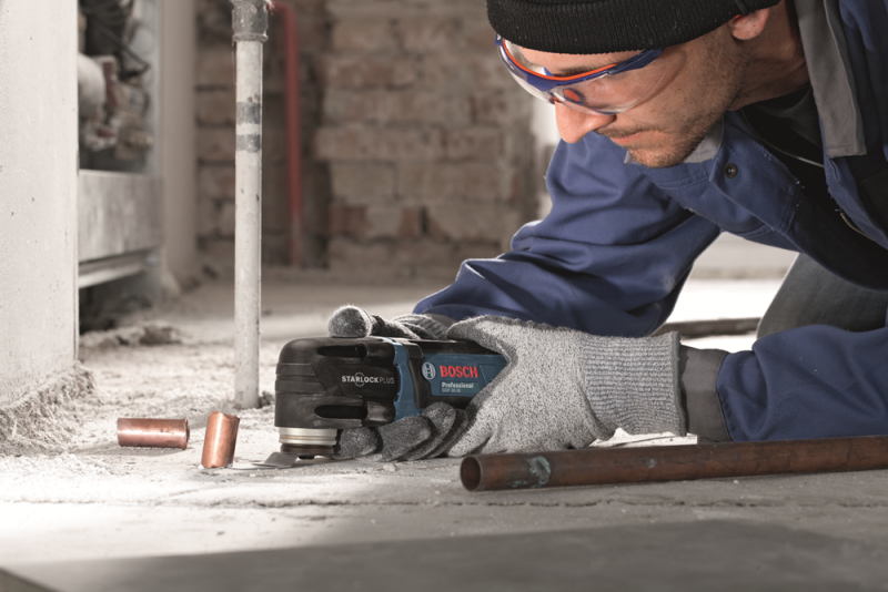 Bosch GOP 30-28 Multitool + Invalzaagblad - 300W - Detailed view of the product