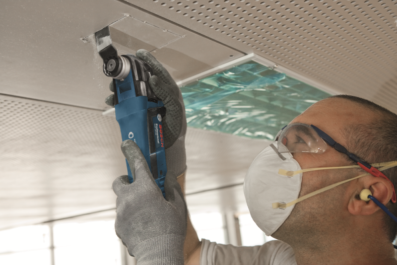Bosch GOP 30-28 Multitool + Invalzaagblad - 300W - Detailed view of the product