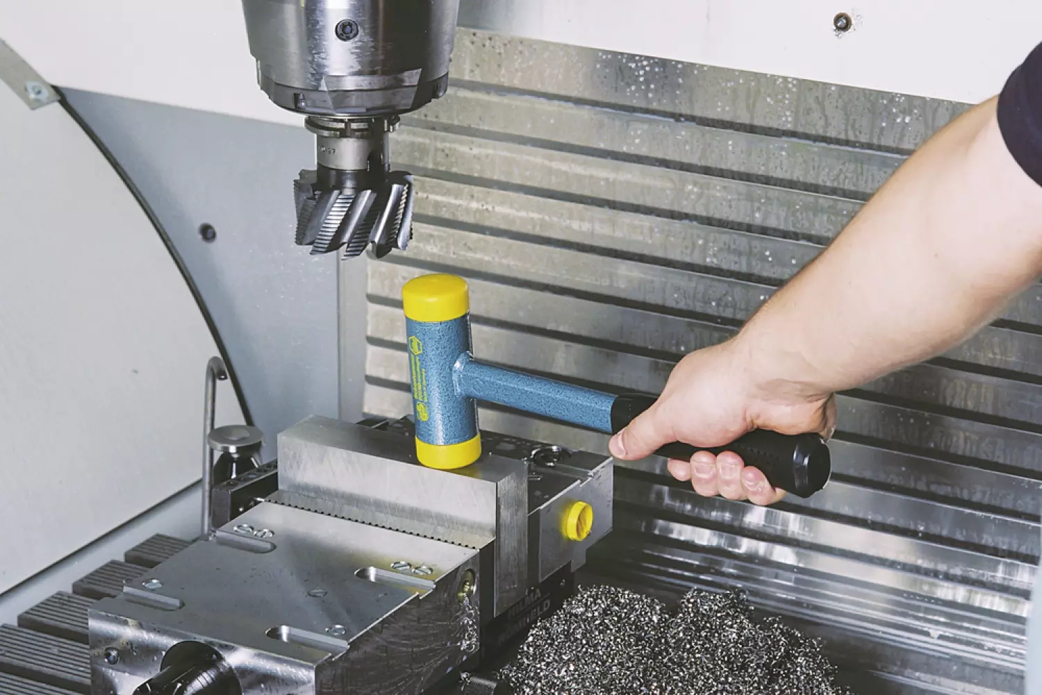 Wiha 802 Terugslagloze Kunststof Hamer Met Holle Metalen Steel - 40 X 305mm thumbnail 3