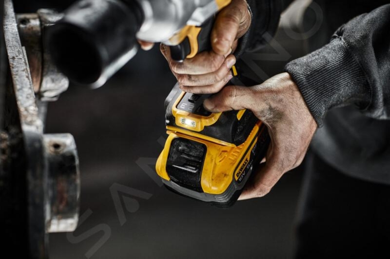 DeWALT DCF961H2T 18V Li-ion XR Accu Slagmoersleutel Set (2x 5,0Ah) In TSTAK - 1/2''- 1626Nm - Koolborstelloos - Detailed view of the product