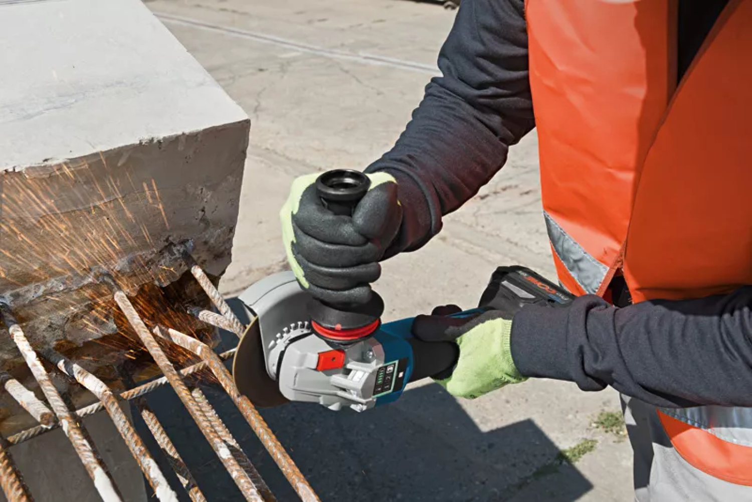 Bosch GWS 18V-10 PSC 18V Li-ion Accu Haakse Slijper Set (2x 5.5Ah Accu) In L-Boxx - 125 Mm - Koolborstelloos thumbnail 3