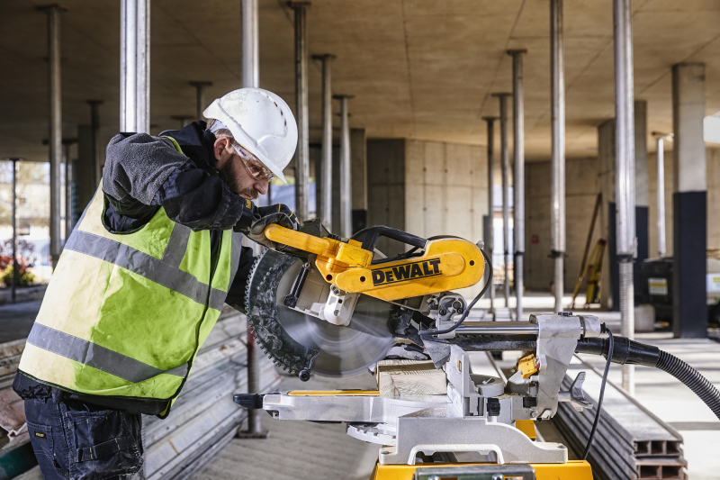 DeWALT DWS780S Afkortzaag Met XPS Zaaglijnindicator - 1675W - 305 X 30mm - Detailed view of the product