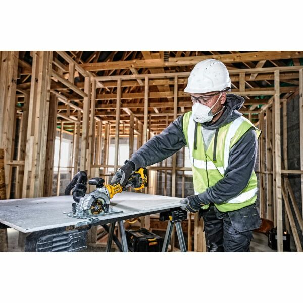 DeWALT DCS571N-XJ 18V Li-ion XR Accu Cirkelzaag Body - 115mm - Koolborstelloos - Detailed view of the product