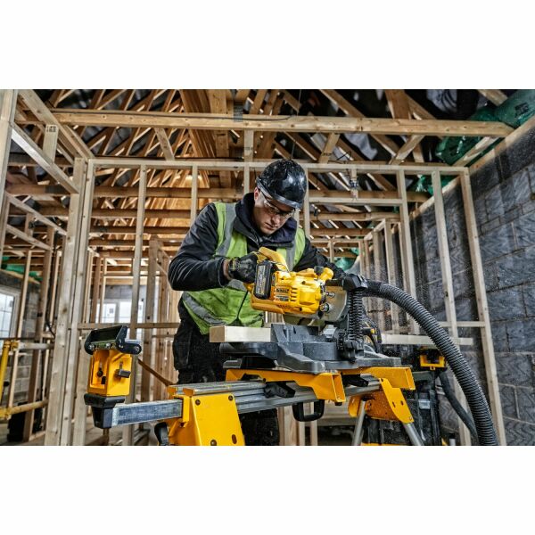 DeWALT DCS777T2 54V XR FlexVolt Li-Ion Accu Afkort- En Verstekzaagmachine Set (2x 6.0Ah Accu) - 216 X 30mm - Koolborstelloos - Detailed view of the product