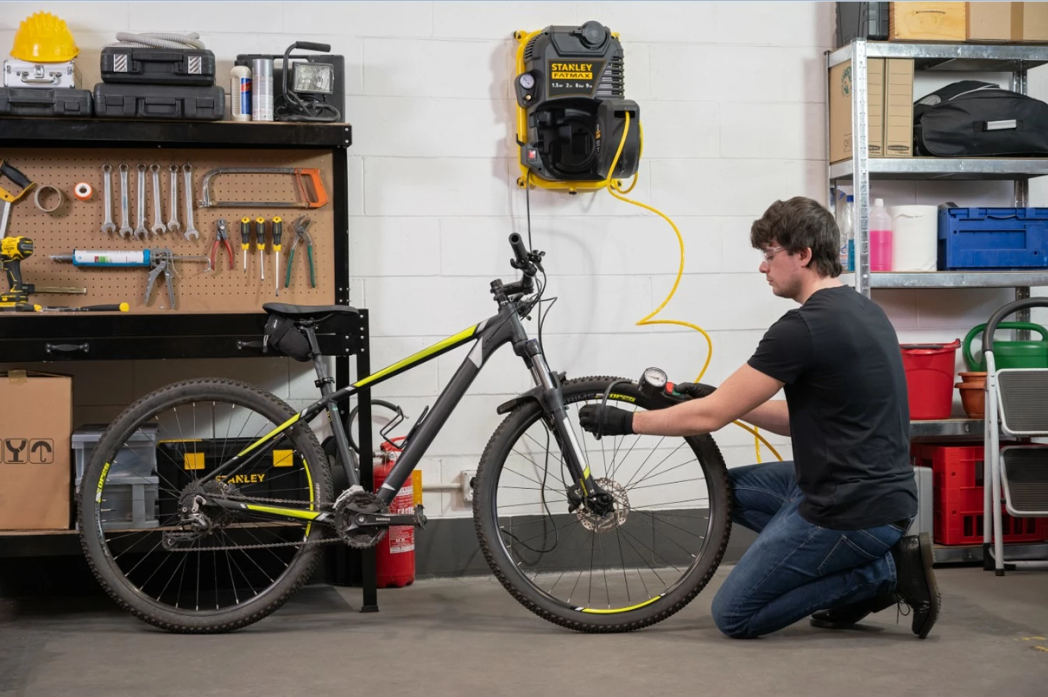 Stanley Fatmax 8215410STF585 Wandcompressor - 1,1 KW - 8 Bar - 160L/min - Olievrij thumbnail 4