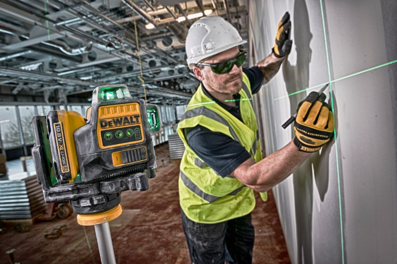 DeWALT DCE089D1G 10.8V Li-Ion Accu Zelfnivellerende 3x 360º Multilijnlaser Set (1x 2.0Ah Accu) In Koffer - 30m - Groen - Detailed view of the product