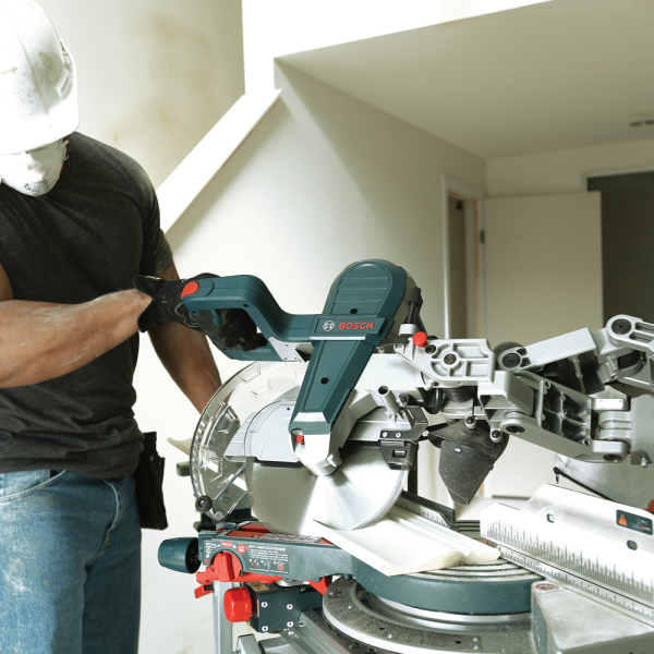 Bosch GCM 10 GDJ Verstek-/ En Afkortzaag Incl. Zaagblad - 254mm - 1800W - Detailed view of the product