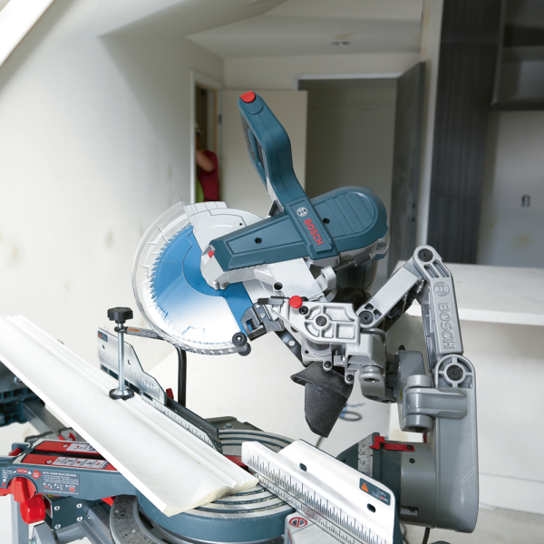 Bosch GCM 10 GDJ Verstek-/ En Afkortzaag Incl. Zaagblad - 254mm - 1800W - Detailed view of the product