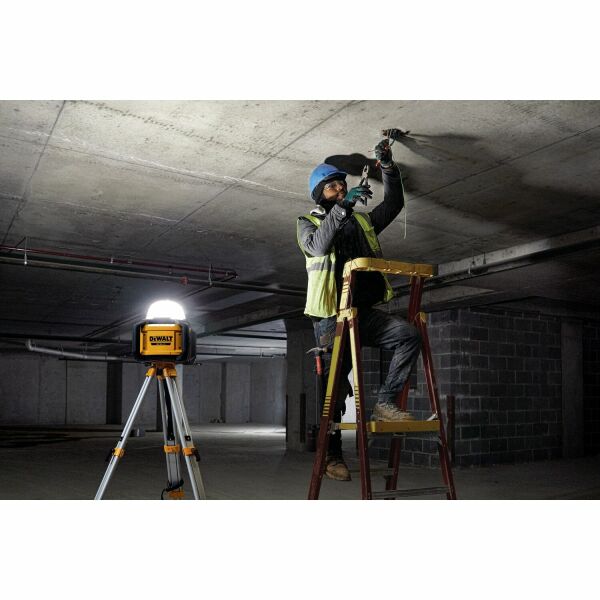 DeWALT DCL074-XJ 18V Li-ion XR Accu LED Werklamp Body - 5000Lm - Detailed view of the product