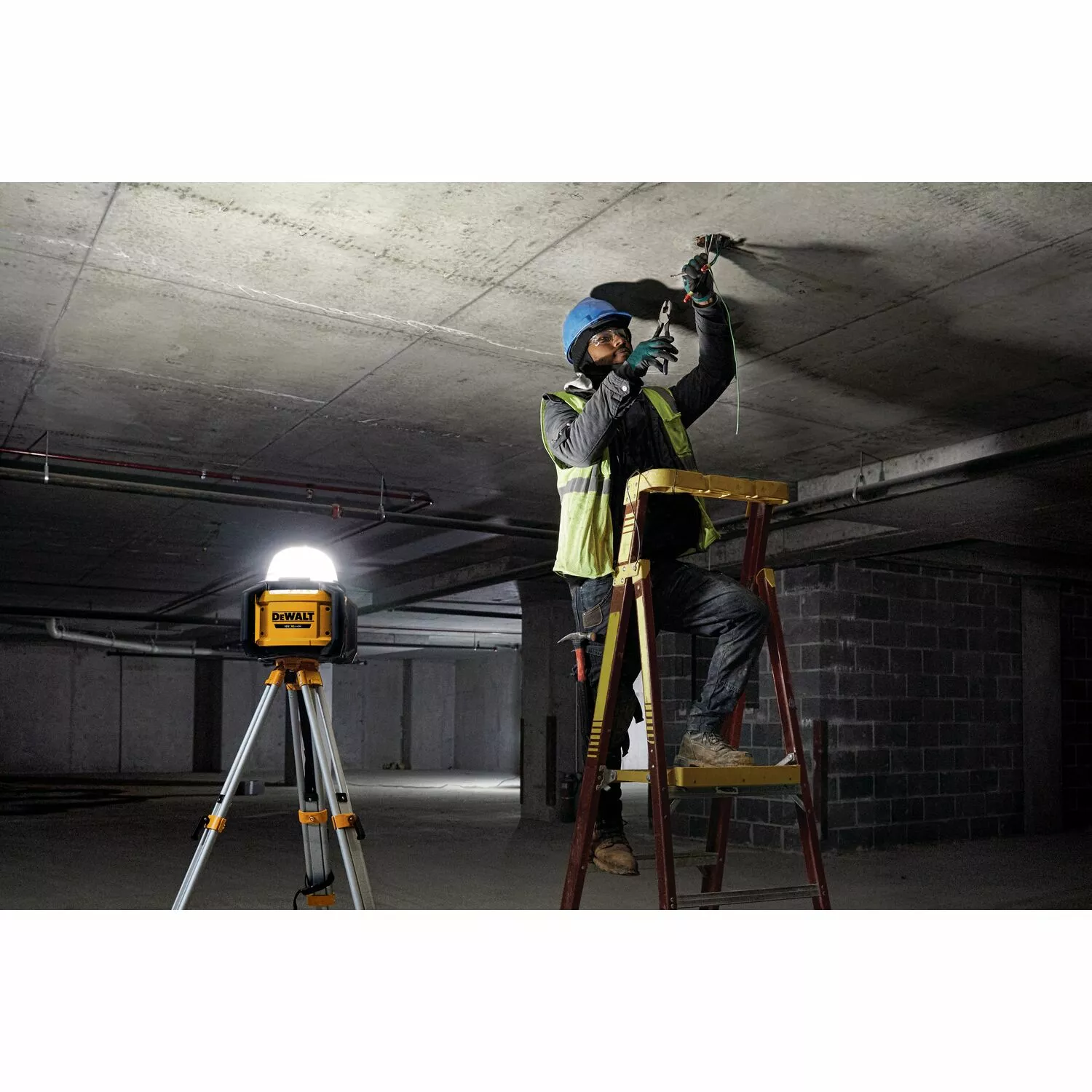 DeWALT DCL074-XJ 18V Li-ion XR Accu LED Werklamp Body - 5000Lm thumbnail 4