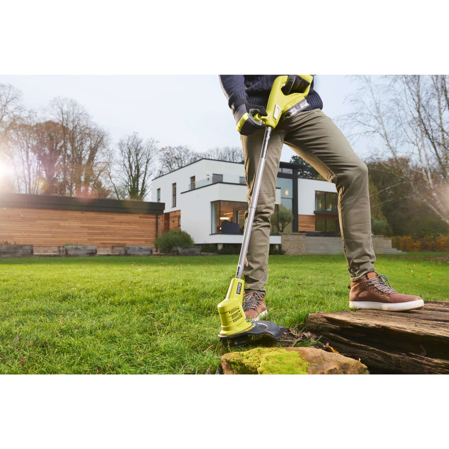 Ryobi ONE+ RLM1833BLT1825M 18V Accu 33cm Grasmaaier&25cm Grastrimmer Kit (incl. 1x 4.0Ah Accu&Lader) thumbnail 3