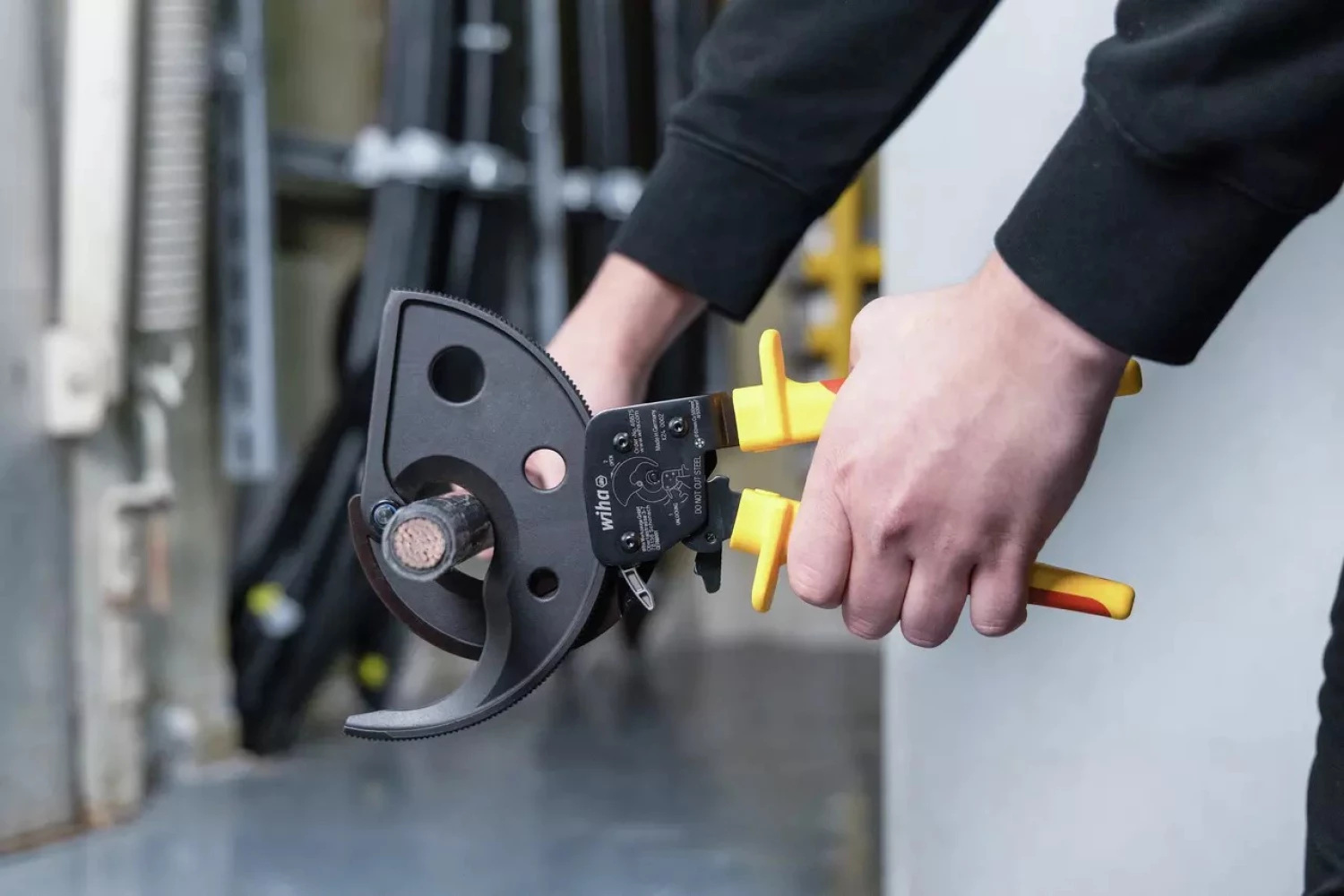 Wiha 46674 Kabelschaar Electric Met Ratelprincipe - 275mm - Tot 300mm² thumbnail 2