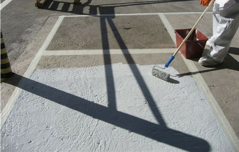 Rust-Oleum Tarmacoat Wegenverf - RAL 9016 Verkeerswit - 5L - Detailed view of the product