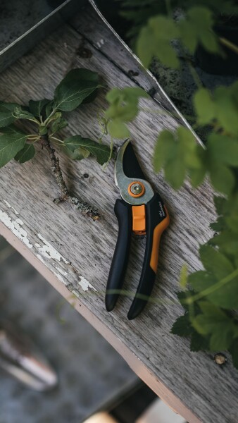 Fiskars 1057162 Solid Snoeischaar Bypass M P321 - 20mm - Detailed view of the product