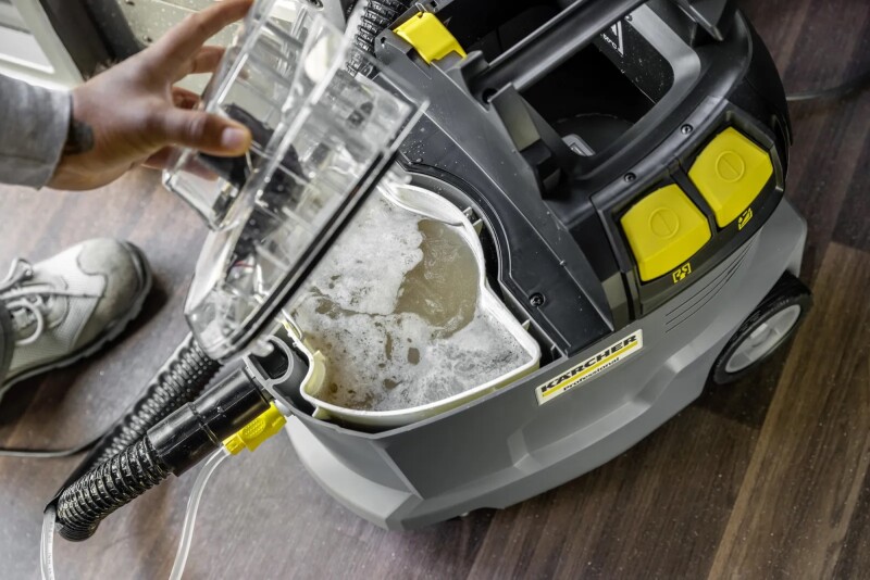 Kärcher Professional Puzzi 8/1 C Tapijtreiniger - 1200W (inclusief 16 Tabletten) - Detailed view of the product