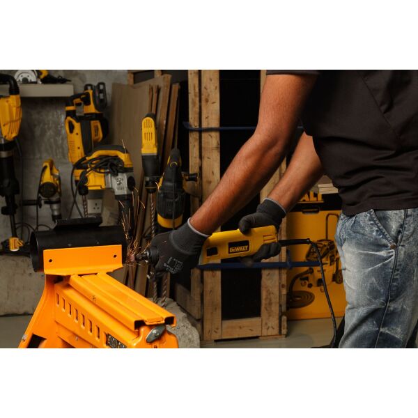 DeWALT DWE4884-QS Rechte Slijper - 6mm - Detailed view of the product