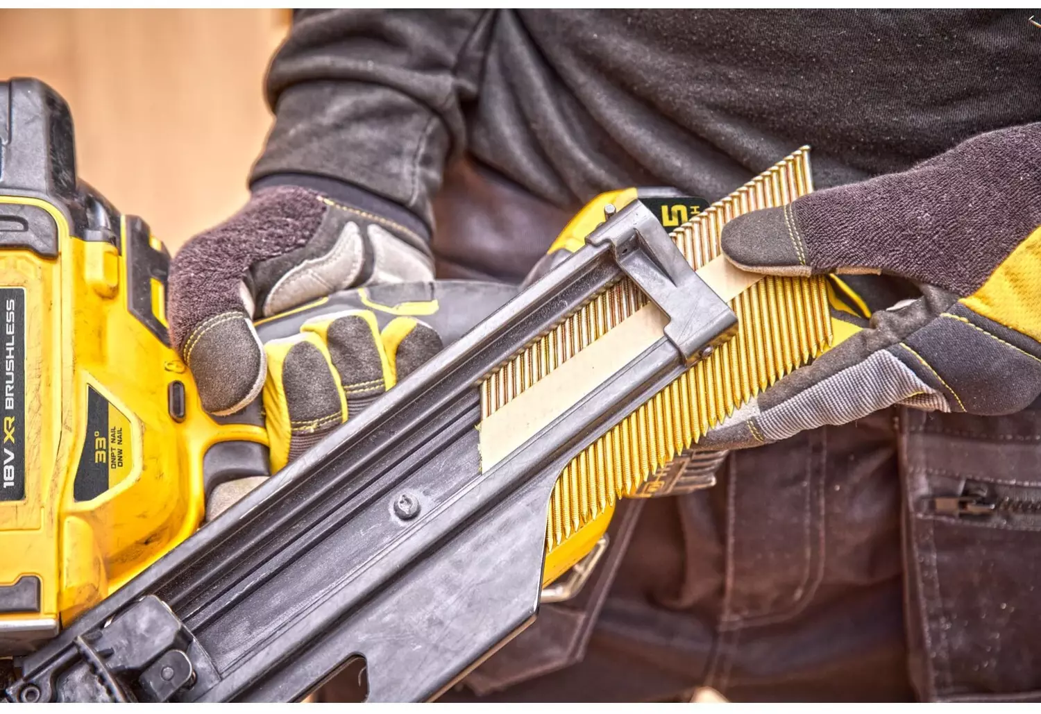 DeWALT DCN930N-XJ 18V Li-ion XR Accu Constructie Tacker Body - Enkelschot&Bumpfire - 50-90mm - Koolborstelloos thumbnail 3