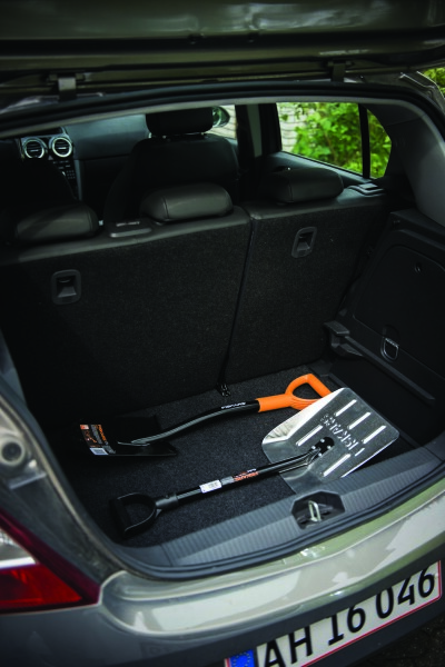 Fiskars 141020 Sneeuwschep - 72cm - Aluminium - Detailed view of the product