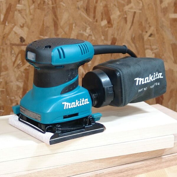 Makita BO4556K Vlakschuurmachine In Koffer - 200W - 112 X 102mm - Detailed view of the product