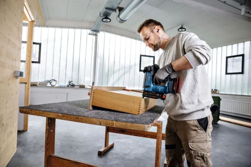 Bosch GNH 18V-35 18V Accu Pin Houttacker Body - 0,6mm - 15-35mm - Recht - Detailed view of the product