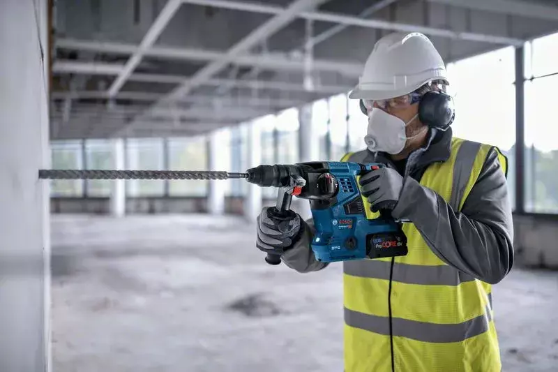 Bosch GBH 18V-28 CF 18V Accu SDS-plus Boorhamer Set (2x 8.0Ah ProCORE Accu) Incl. GDE 18V-16 Stofafzuiging In L-Boxx - 3,3J - Koolborstelloos - Detailed view of the product