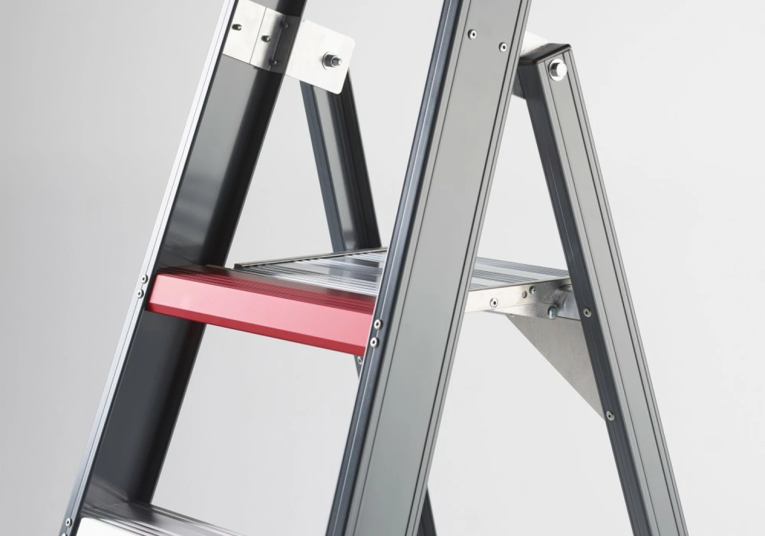 Altrex Falco FEO 6 Trap - Enkel - Aluminium Met Coating - 6 Treden - Max. Werkhoogte 3,4m thumbnail 2