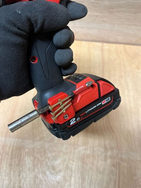 StealthMounts BH-M18-S-RED-2 Stubby Magnetische Bithouder Voor Machines Milwaukee M18 - Rood - 2 Stuks - Detailed view of the product