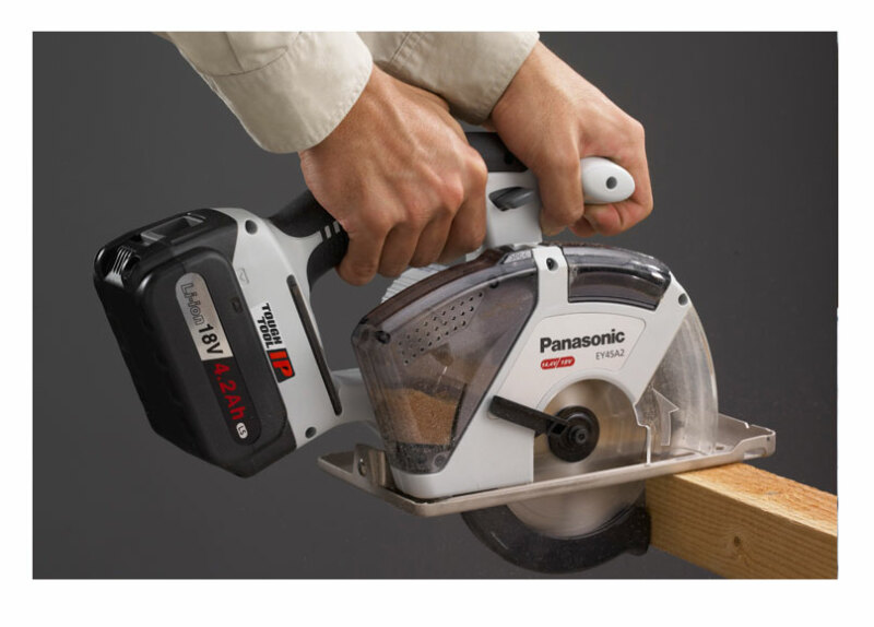 Panasonic EY45A2XW 14.4V / 18V Li-Ion Accu Cirkelzaag Body - 135mm - Hout - Detailed view of the product