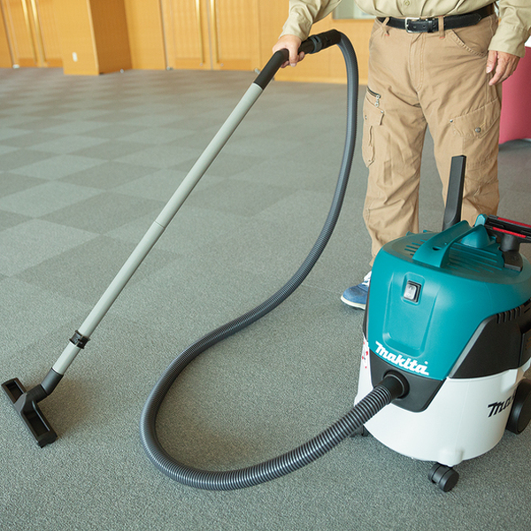Makita VC2000L Bouwstofzuiger Met 6-delige Afzuigset - 1000W - L-klasse - 16L - Detailed view of the product