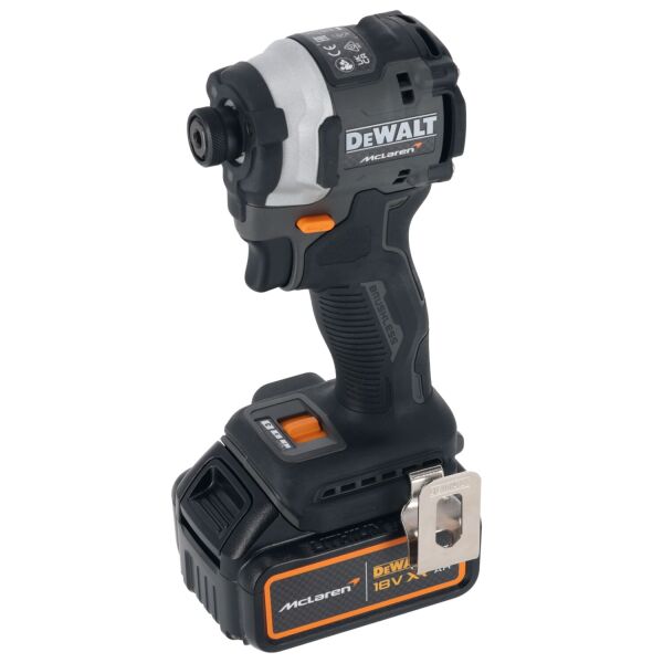 DeWALT DCF85MP2T McLaren 18V Li-ion Accu Slagschroevendraaier (2x 5.0Ah Accu) In TSTAK - Detailed view of the product