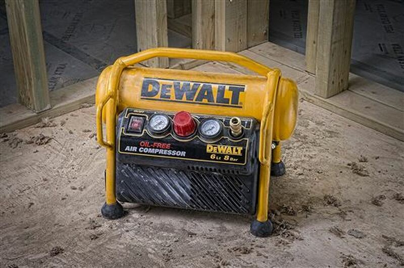 DeWalt DPC6MRC Draagbare Compressor - 6L - 8 Bar - Euro - Detailed view of the product