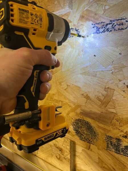 StealthMounts BH-DW-S-YLW YELLOW Stubby Magnetische Bithouder Voor Dewalt - Geel - 3-pack - Detailed view of the product