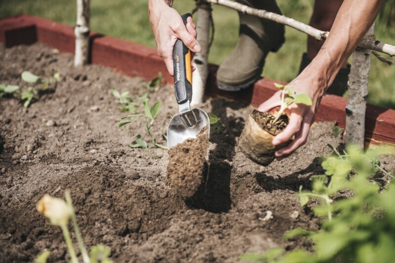 Fiskars 1027043 Xact Plantenschep - 375mm - Detailed view of the product