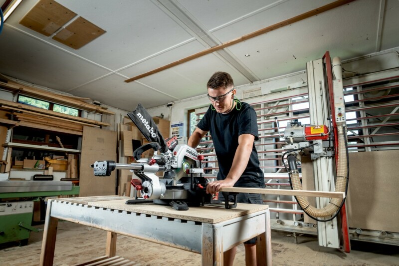Metabo KGS 18 LTX BL 254 LiHD Accu Afkortzaag Set (2x 8Ah) - 254 X 30mm - Detailed view of the product