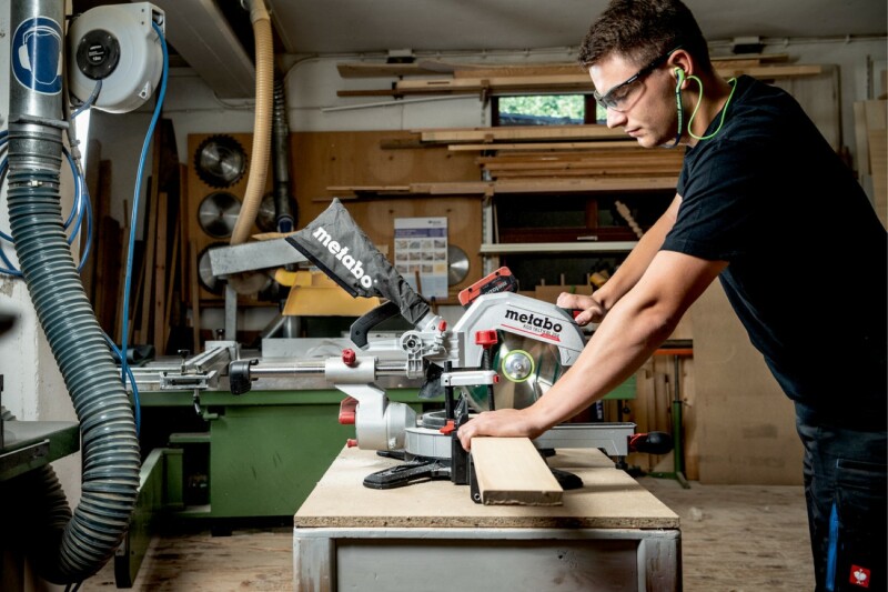 Metabo KGS 18 LTX BL 254 LiHD Accu Afkortzaag Set (2x 8Ah) - 254 X 30mm - Detailed view of the product