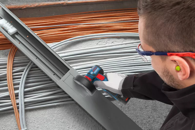 Bosch GWS 12V-76 12V Li-Ion Accu Haakse Slijper Set (2x 3.0Ah Accu) In L-Boxx - 76mm - Koolborstelloos - Detailed view of the product