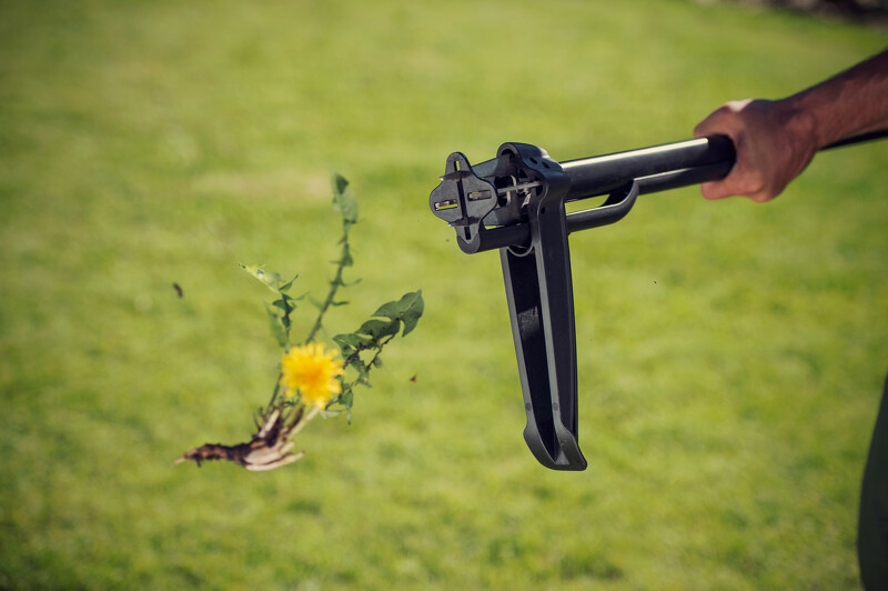 Fiskars 139950 Xact Onkruidsteker - Detailed view of the product