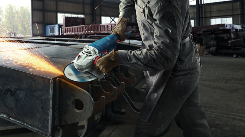 Bosch GWS 24-230 P Haakse Slijper - 2400W - 230mm - Detailed view of the product