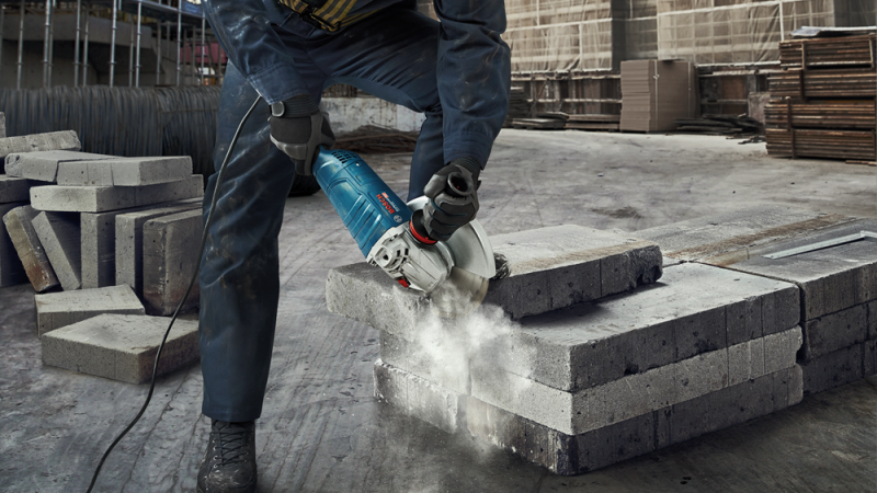 Bosch GWS 24-230 P Haakse Slijper - 2400W - 230mm - Detailed view of the product