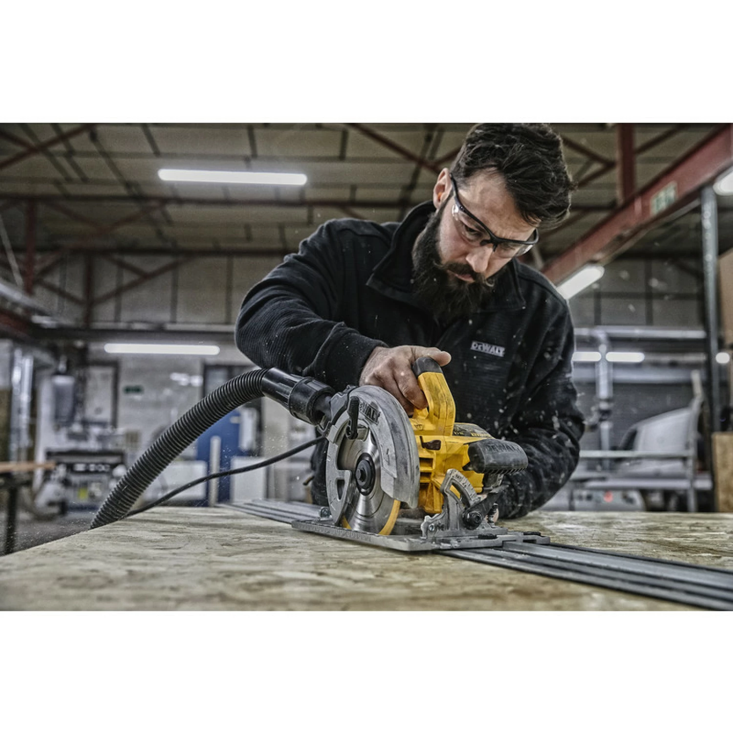 DeWALT DWE576K Cirkelzaag In Koffer - 1600W - 190mm thumbnail 3