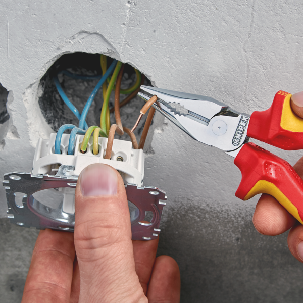 Knipex 826145 Combinatietang - Spits - 145mm - Detailed view of the product