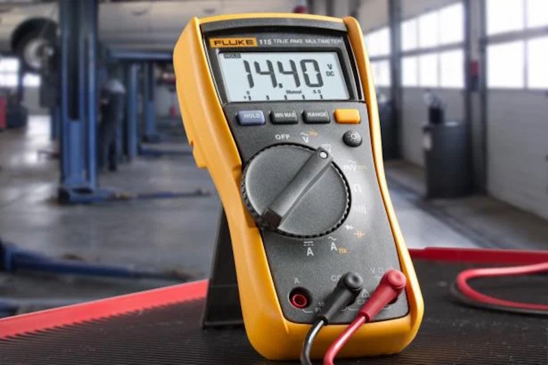 Fluke 115 EUR Digitale True-RMS Multimeter - AC/DC 600V&10A - Detailed view of the product