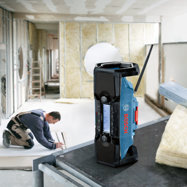 Bosch GPB 18V-2 C 18V Li-ion Accu Bouwradio - FM, Bluetooth, AUX - Werkt Op Netstroom&Accu - Detailed view of the product